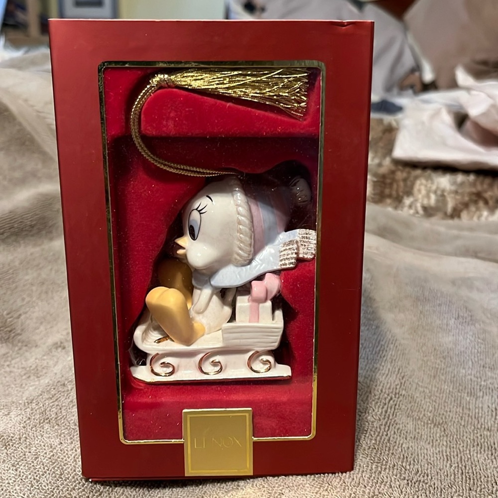 Lenox Tweety ornament “A Tweety Delivery” new in box ceramic with gold & mop